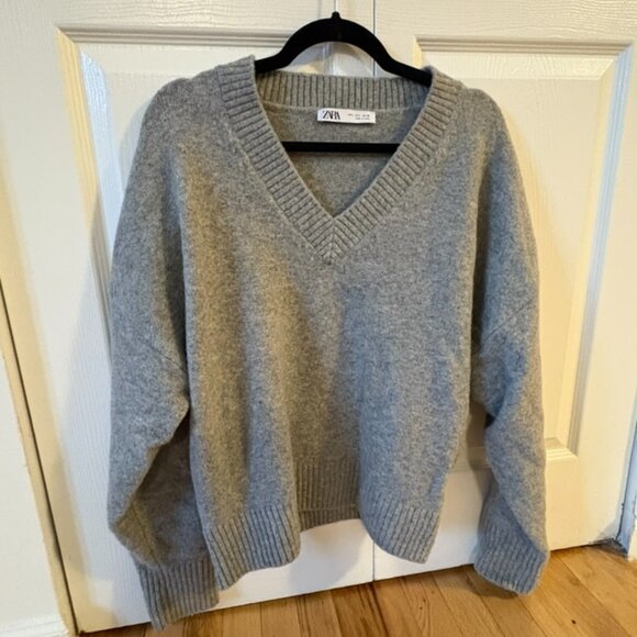Zara light gray cozy sweater size large - Picture 1 of 5